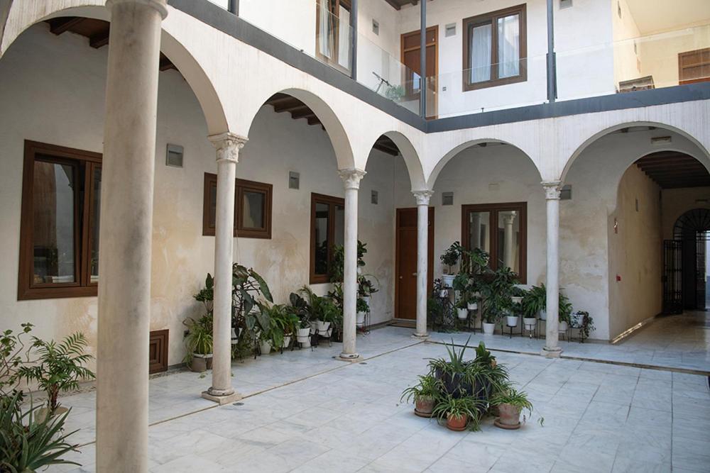 Casa Palacio Bustos Tavera Seville Exterior photo