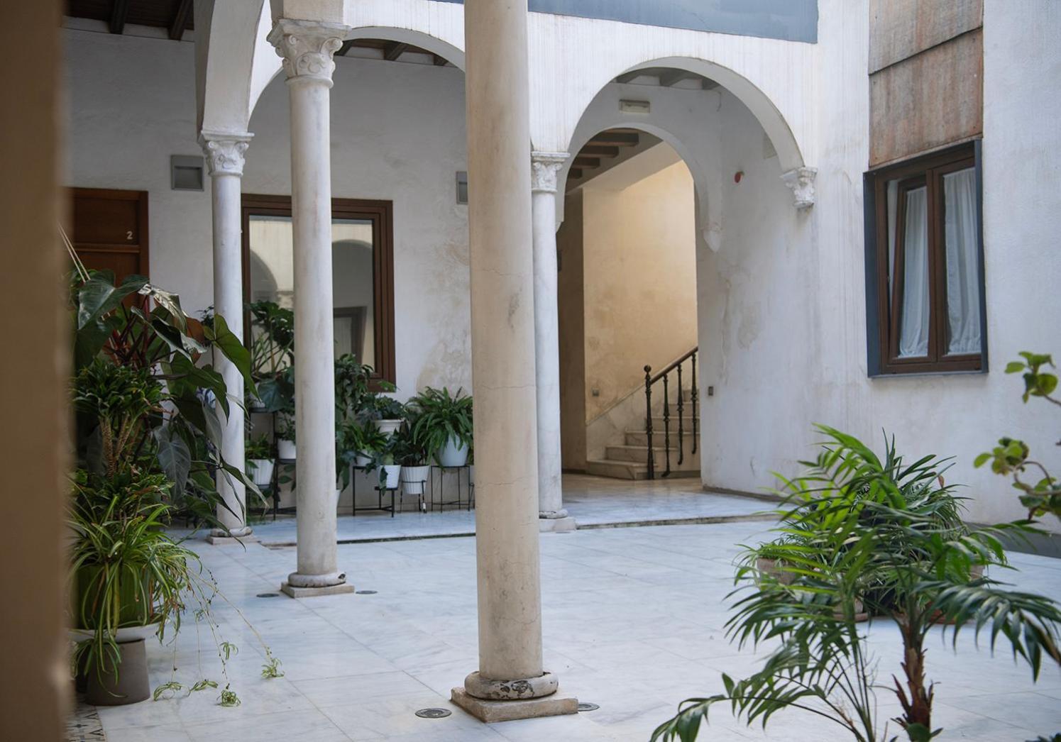Casa Palacio Bustos Tavera Seville Exterior photo