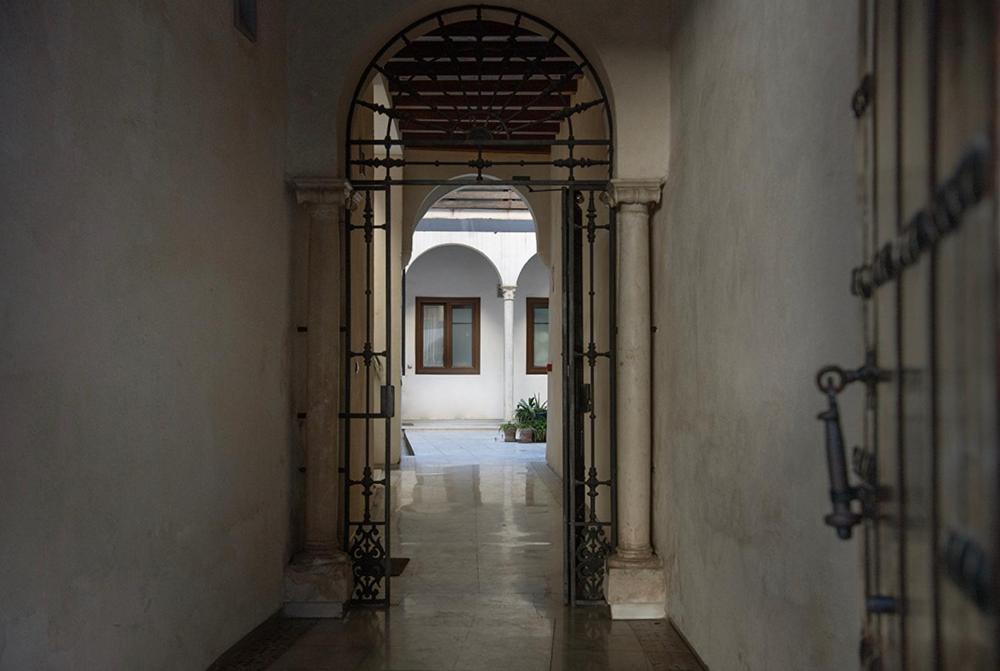 Casa Palacio Bustos Tavera Seville Exterior photo