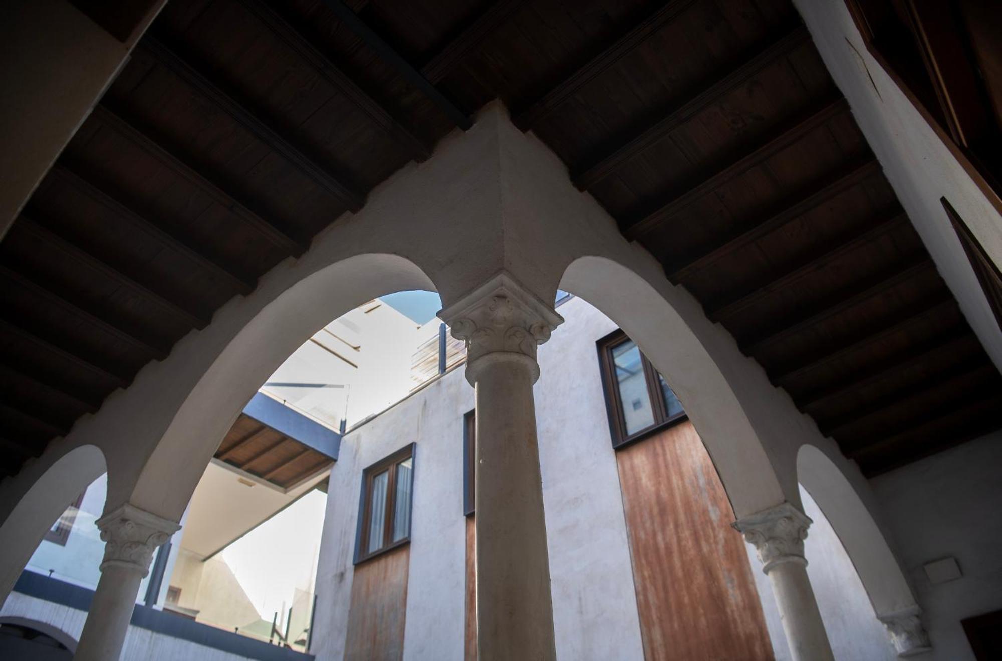 Casa Palacio Bustos Tavera Seville Exterior photo